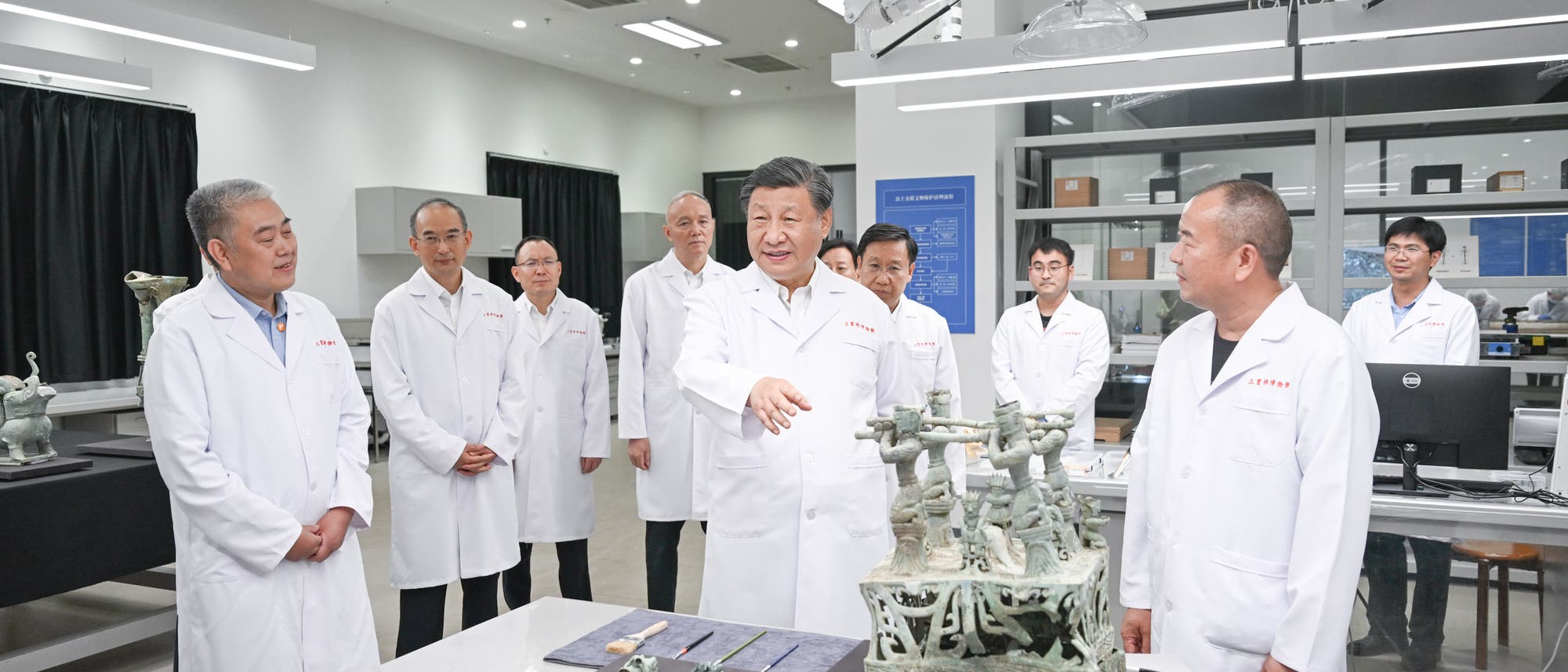 Im Juli 2023 stattete Xi Jinping den Museen und archäologischen Laboren in Sanxingdui einen Besuch ab.