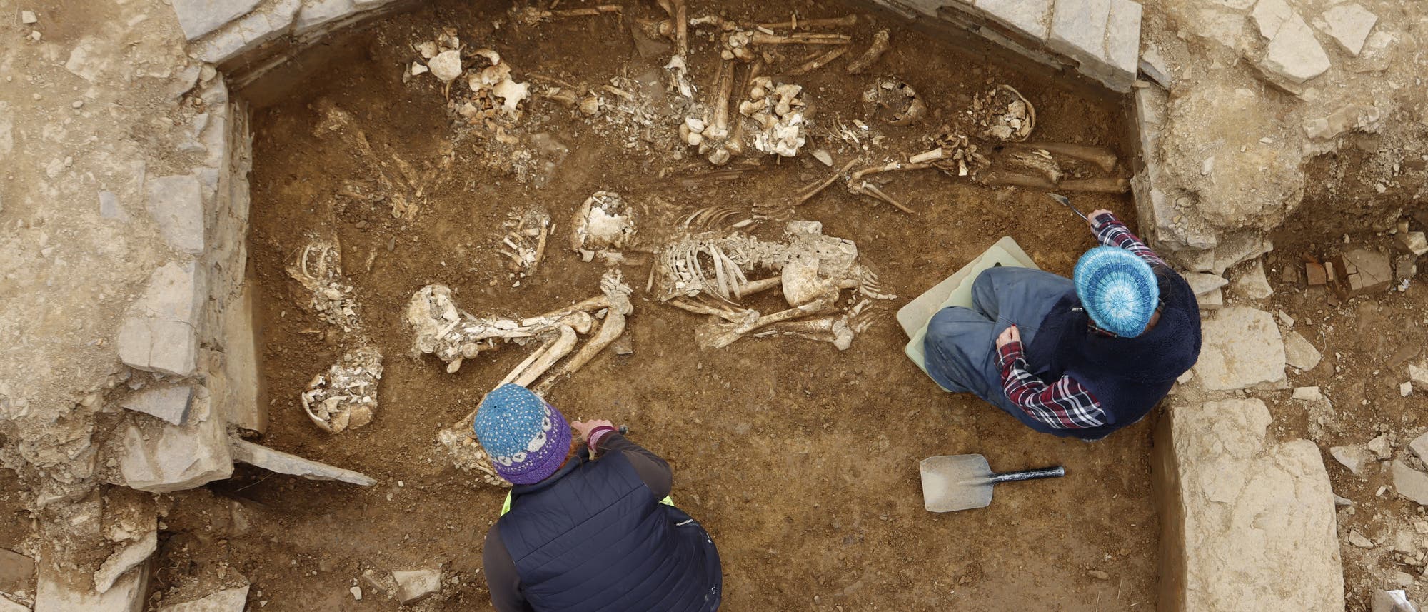 Ausgrabung einer neolithischen Bestattung auf den Orkneys