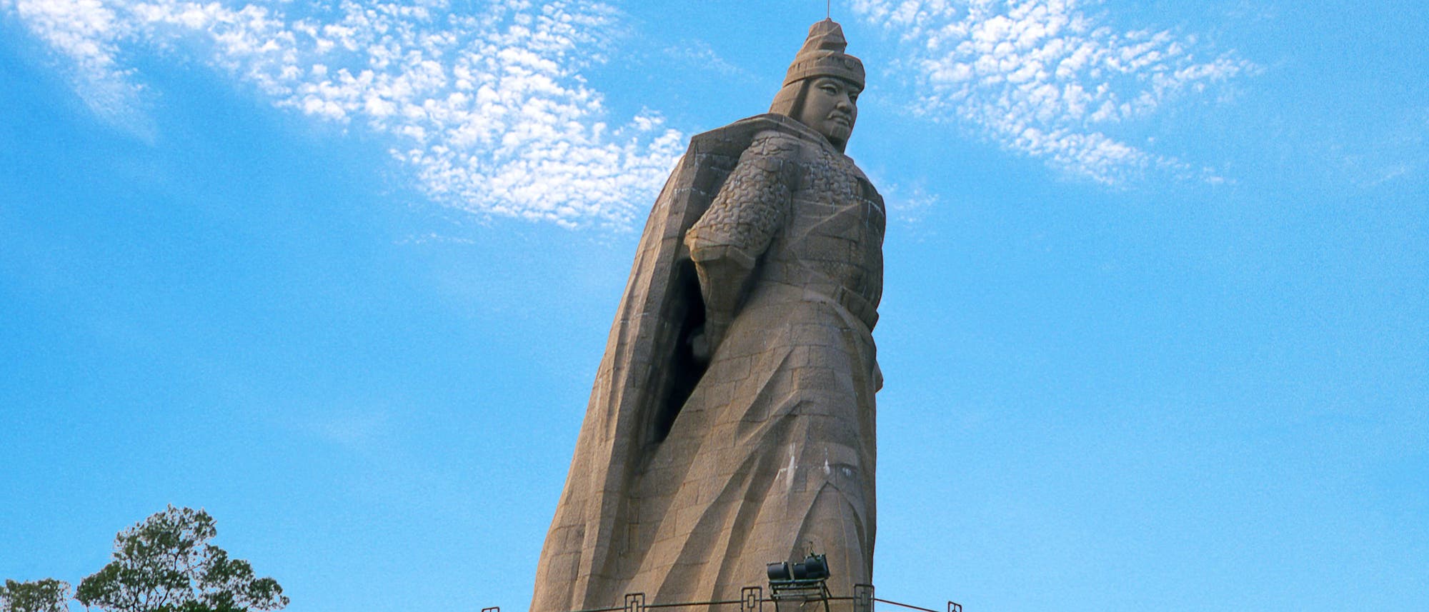 Kolossale Statue von Zheng Chenggong auf der chinesischen Insel Gulangyu.