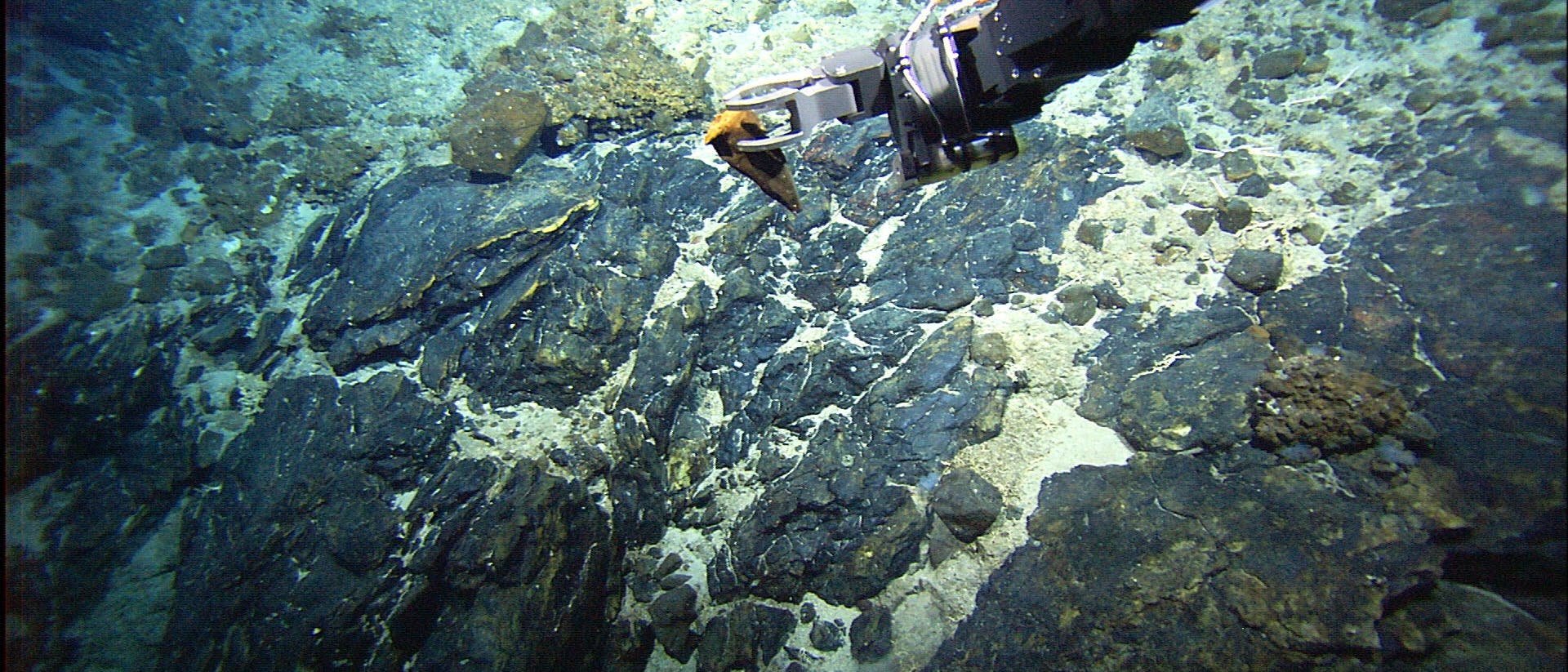 Große Teile des Meeresbodens entlang des atlantischen Rückens sind mit Fels bedeckt