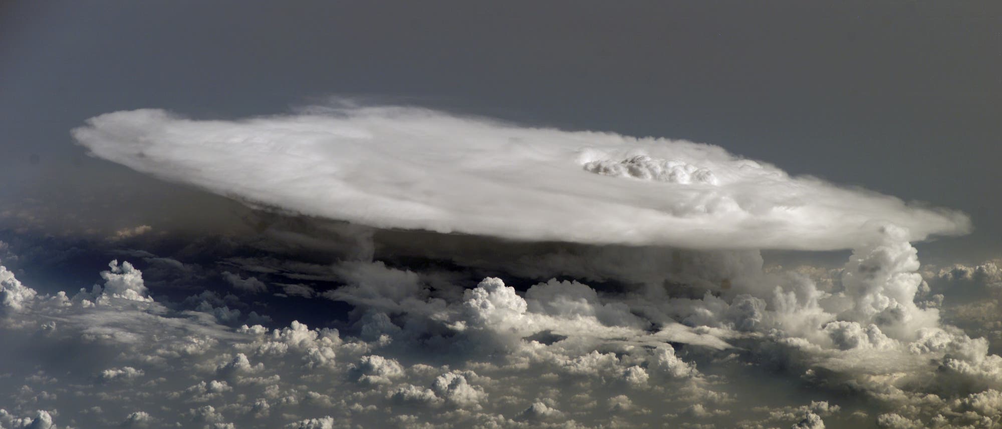 Beeindruckende Cumulonimbus Wolkenformation von der ISS 16 Crew aufgenommen.