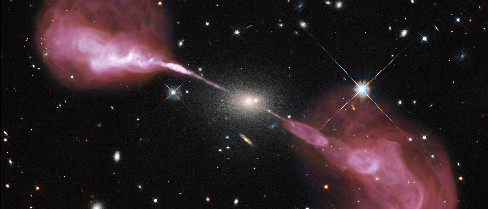 Die aktive Galaxie Hercules A zeigt spektakuläre Jets
