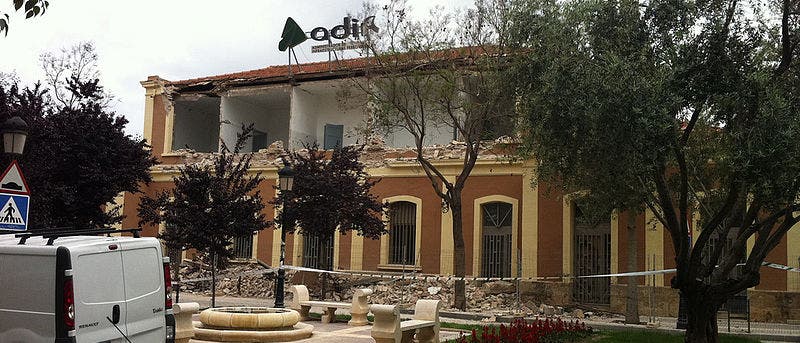 Zerstörtes Bahnhofgebäude in Lorca