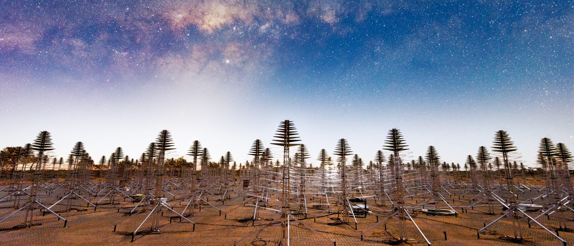 Weihnachtsbaumartige Antennen im westaustralischen Outback