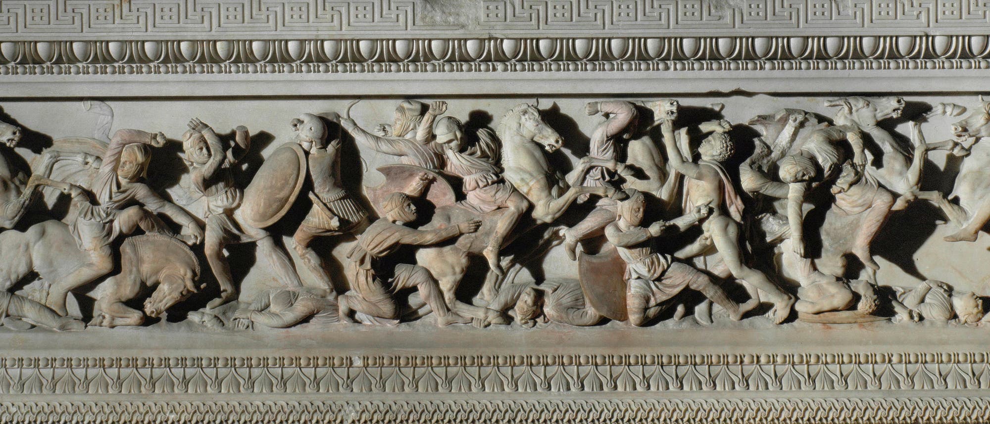 Kampf zwischen Griechen und Persern: Das Relief ziert den so genannten Alexandersarkophag aus Sidon, um 325 v. Chr.