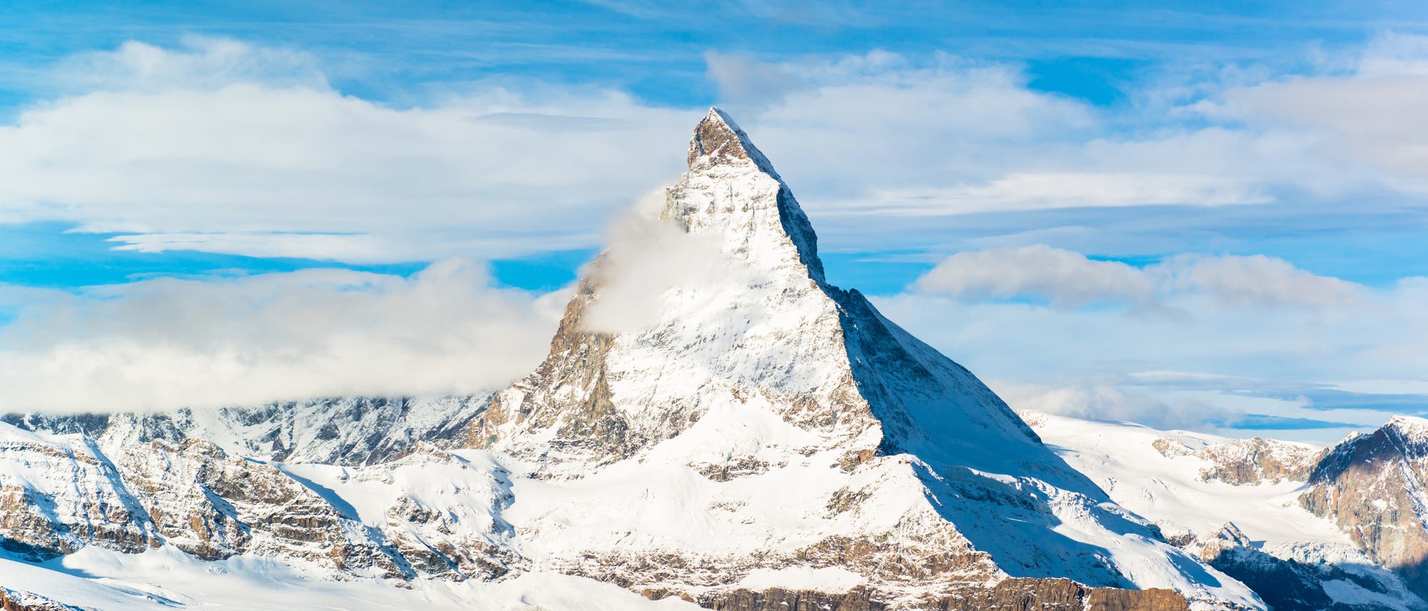Das Matterhorn von der Schweiz aus gesehen. Direkt östlich des Berges lief eine wichtige Verbindungsroute über den Bergkamm.