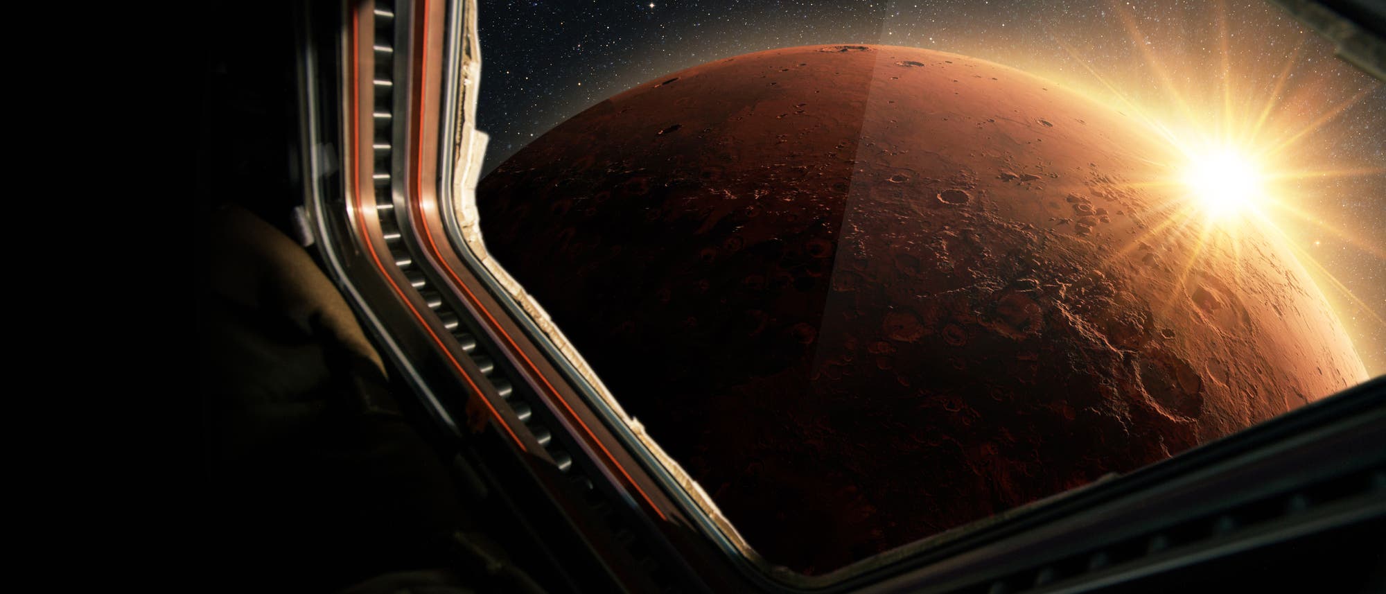 Blick aus einem Raumschiff-Fenster auf den Planeten Mars. Die Oberfläche des Mars ist mit Kratern übersät und wird von der Sonne beleuchtet, die am Horizont aufgeht. Der Sternenhimmel ist im Hintergrund sichtbar. Das Bild vermittelt den Eindruck einer Weltraummission. Blick aus einem Raumschiff-Fenster auf den Planeten Mars. Die Oberfläche des Mars ist mit Kratern übersät und wird von der Sonne beleuchtet, die am Horizont aufgeht. Der Sternenhimmel ist im Hintergrund sichtbar. Das Bild vermittelt den Eindruck einer Weltraummission.