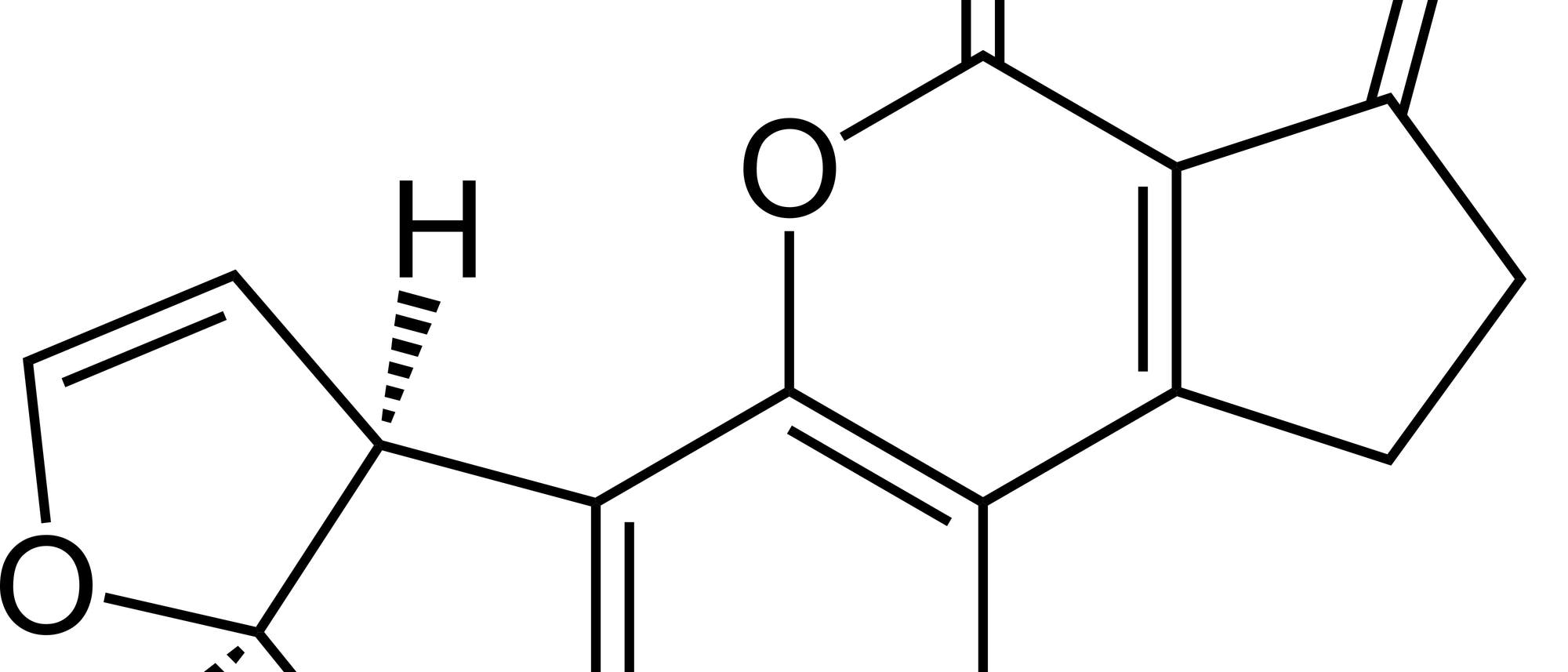 Eine chemische Strukturformel, die mehrere Ringe und funktionelle Gruppen zeigt. Die Struktur enthält zwei Sauerstoffatome, die an Carbonylgruppen gebunden sind, sowie eine Methoxygruppe mit der Formel CH₃O. Es gibt auch zwei Wasserstoffatome, die durch Keilstriche hervorgehoben sind, was auf ihre stereochemische Ausrichtung hinweist. Die Ringe sind miteinander verbunden und bilden ein komplexes Molekül.