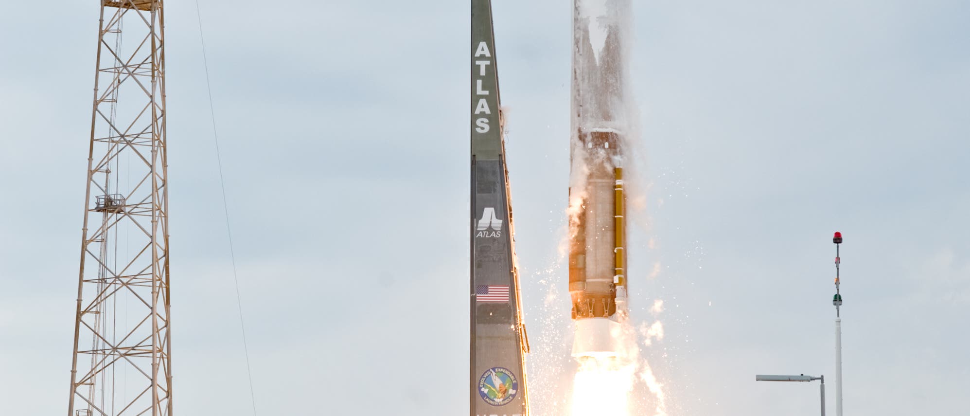 Start der Atlas-V mit LRO und LCROSS an Bord