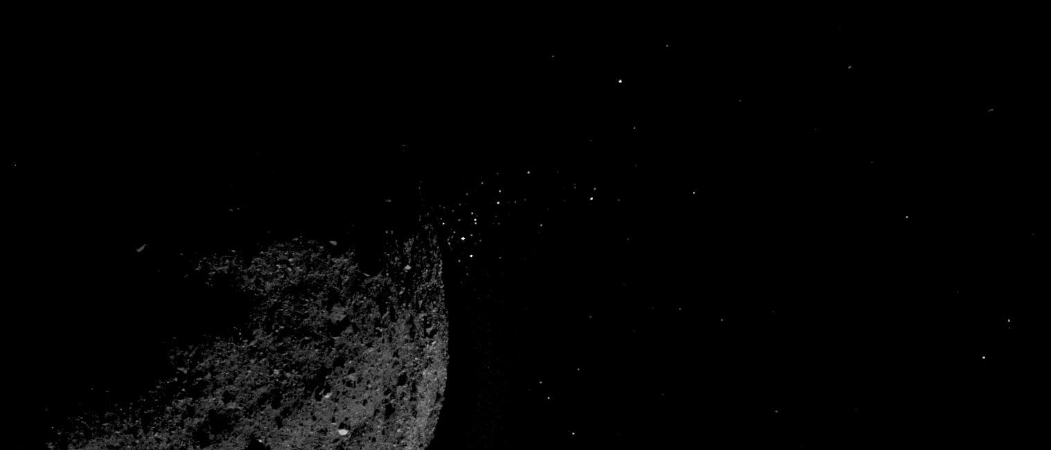 Kleinere und größere Steinchen fliegen von der Oberfläche des Asteroiden Bennu ins All. Der Grund ist unklar.