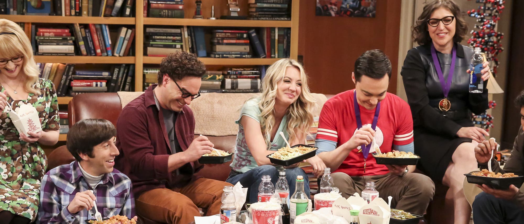 Die Big-Bang-Theory-Gang beim Chillen auf der WG-Couch