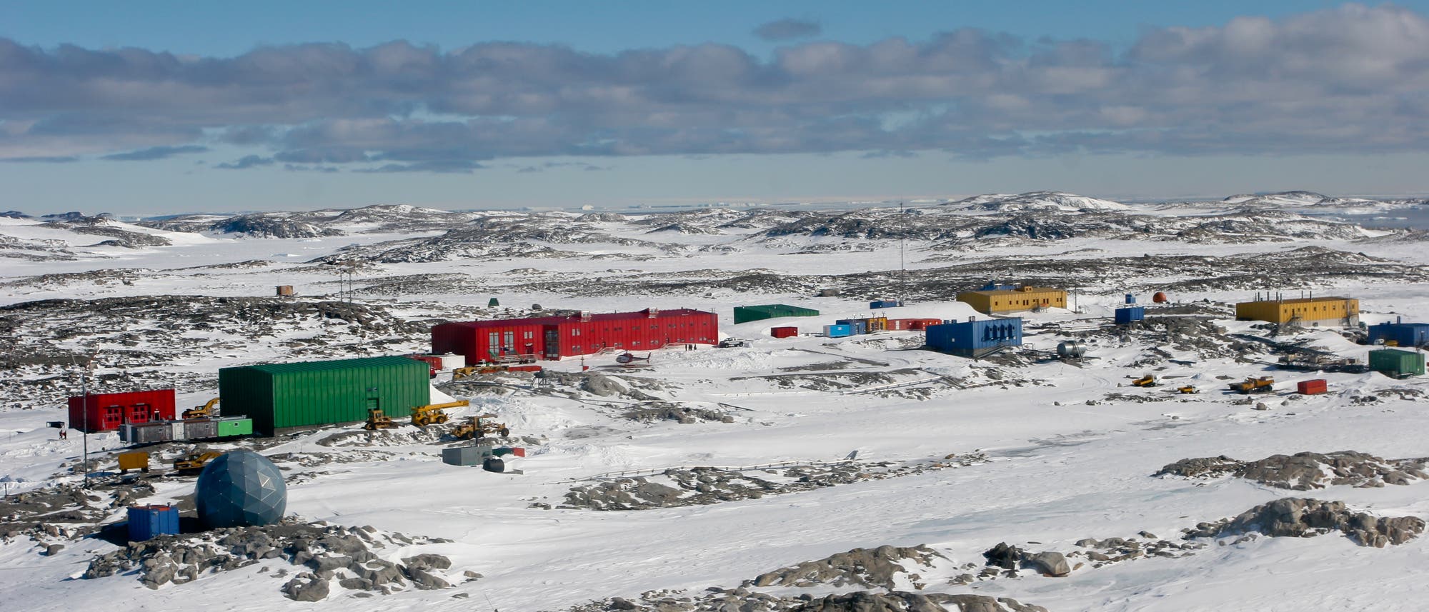 Luftbild der Casey-Station in der Antarktis