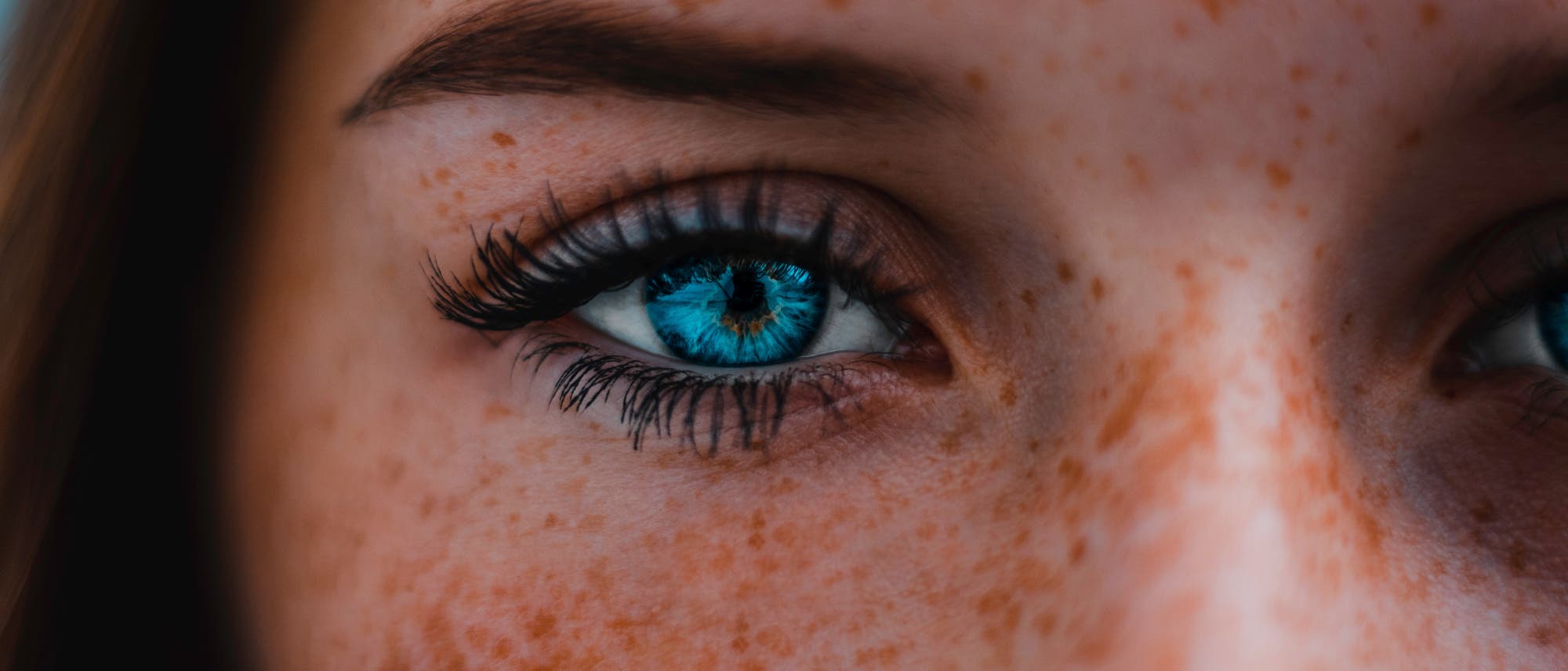 Blaues Auge einer Frau