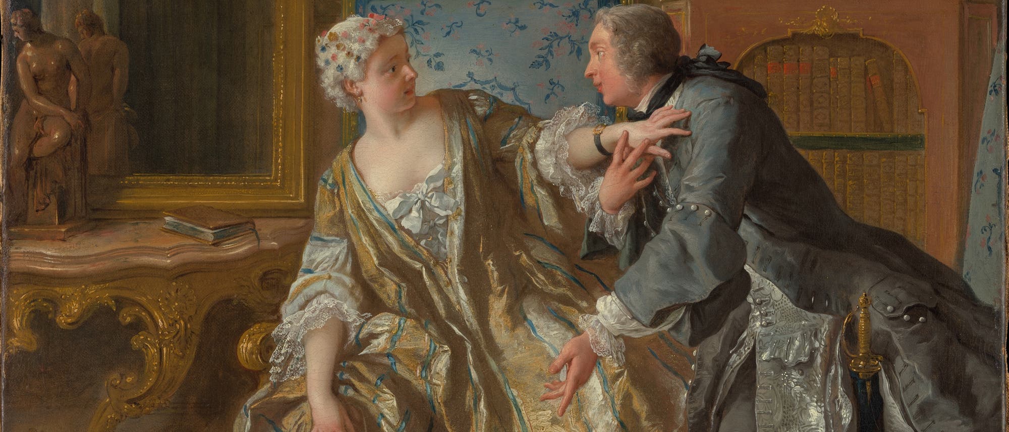 Ein eleganter Raum mit aufwändiger Dekoration. Eine Frau in einem goldenen Kleid sitzt auf einem Stuhl und schaut einen Mann in grauem Gewand an, der sich zu ihr hinüberbeugt und gestikuliert. Im Hintergrund steht eine verzierte Uhr auf einem Kaminsims. Links ist ein großer Spiegel und eine Skulptur zu sehen. Die Szene vermittelt eine angeregte Unterhaltung in einem luxuriösen Ambiente des Rokoko. Ein eleganter Raum mit aufwändiger Dekoration. Eine Frau in einem goldenen Kleid sitzt auf einem Stuhl und schaut einen Mann in grauem Gewand an, der sich zu ihr hinüberbeugt und gestikuliert. Im Hintergrund steht eine verzierte Uhr auf einem Kaminsims. Links ist ein großer Spiegel und eine Skulptur zu sehen. Die Szene vermittelt eine angeregte Unterhaltung in einem luxuriösen Ambiente des Rokoko.