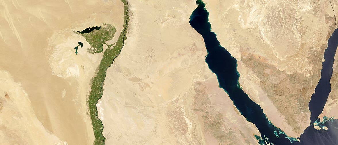 Der Nil, inmitten von Wüste