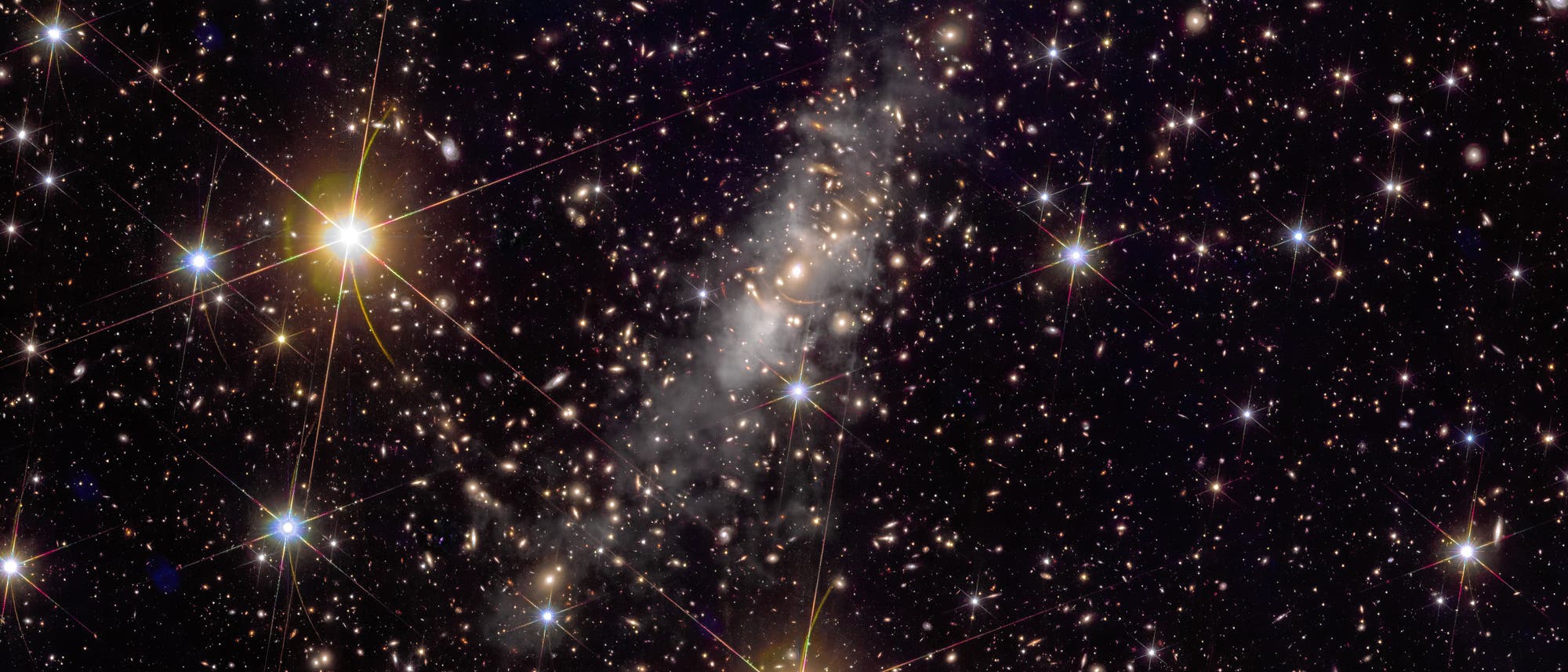 Galaktische Linse (Galaxienhaufen Abell 2390)