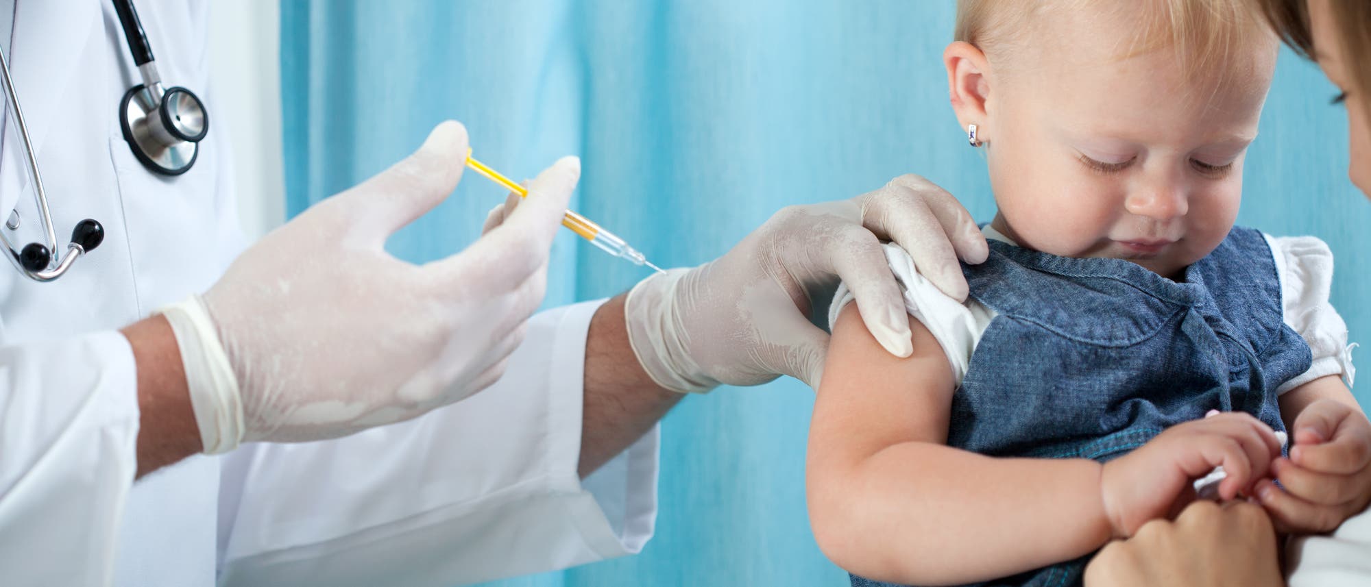 Kleinkind bei der Impfung