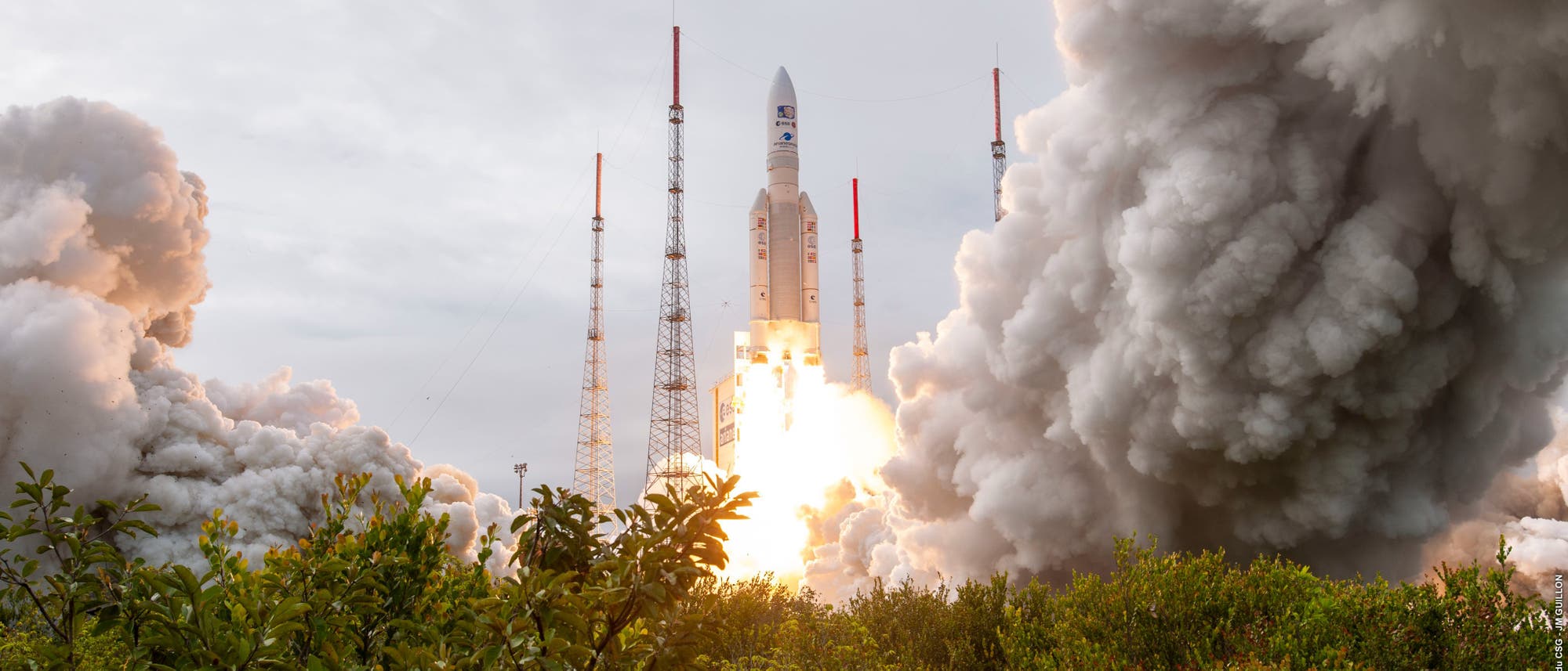 Die Ariane-5-Rakete mit JUICE während des Starts