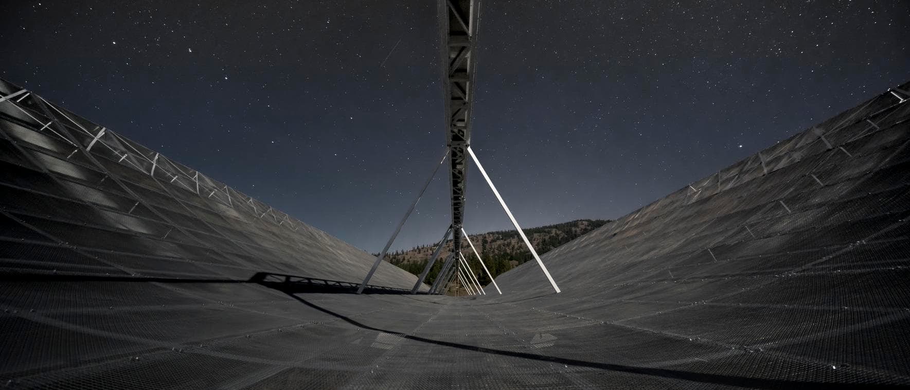 Das Radioteleskop CHIME hat in seinem ersten Betriebsjahr 535 schnelle Radioblitze entdeckt.