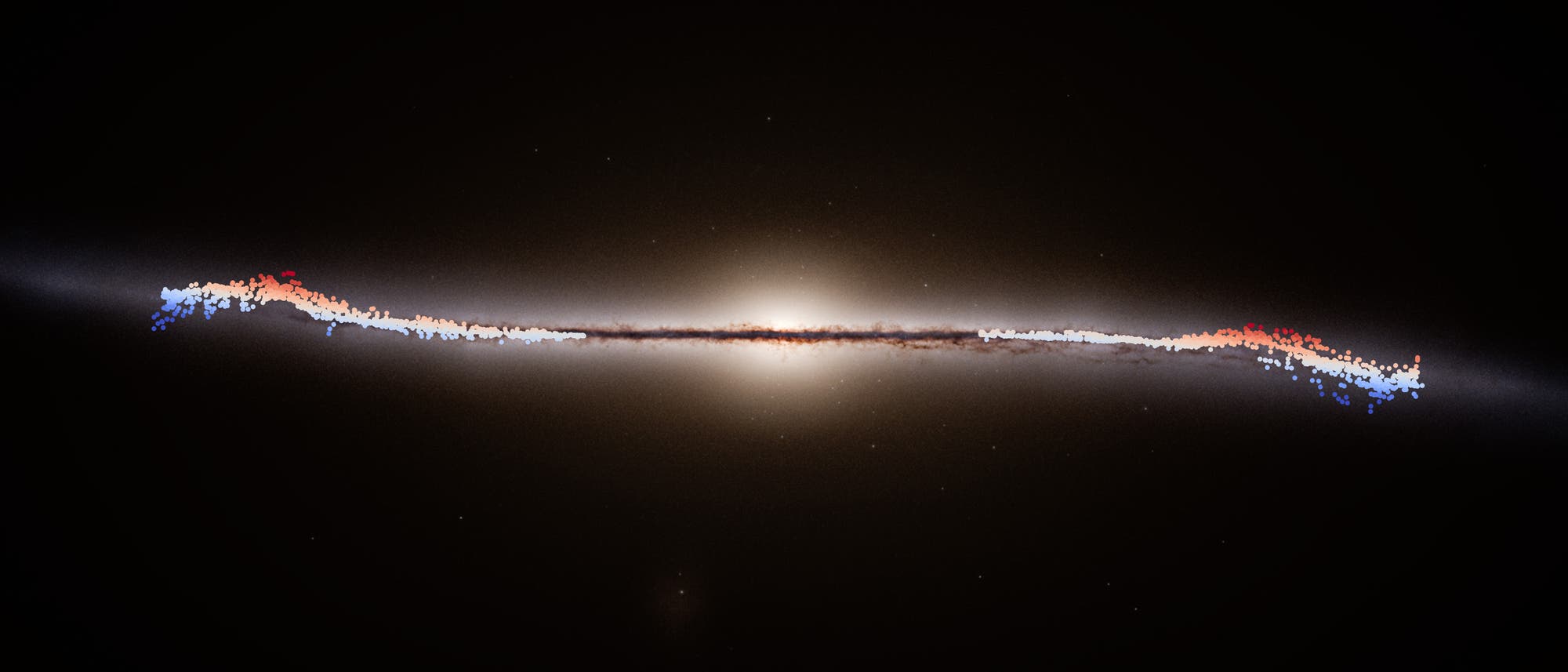 Eine wissenschaftliche Abbildung zeigt die Seitenansicht einer Galaxie im Weltraum. Die Galaxie erscheint als d&uuml;nner, leuchtender Streifen mit einem hellen Zentrum, das von einem diffusen Licht umgeben ist. Auf beiden Seiten des Streifens sind farbige Punkte in Blau und Rot zu sehen, die m&ouml;glicherweise Sterne oder andere astronomische Objekte darstellen. Der Hintergrund ist schwarz, was den Kontrast zur Galaxie verst&auml;rkt. Diese Darstellung k&ouml;nnte zur Untersuchung der Struktur und Verteilung von Sternen in der Galaxie dienen. Schl&uuml;sselw&ouml;rter: Galaxie, Weltraum, Sterne, Astronomie.