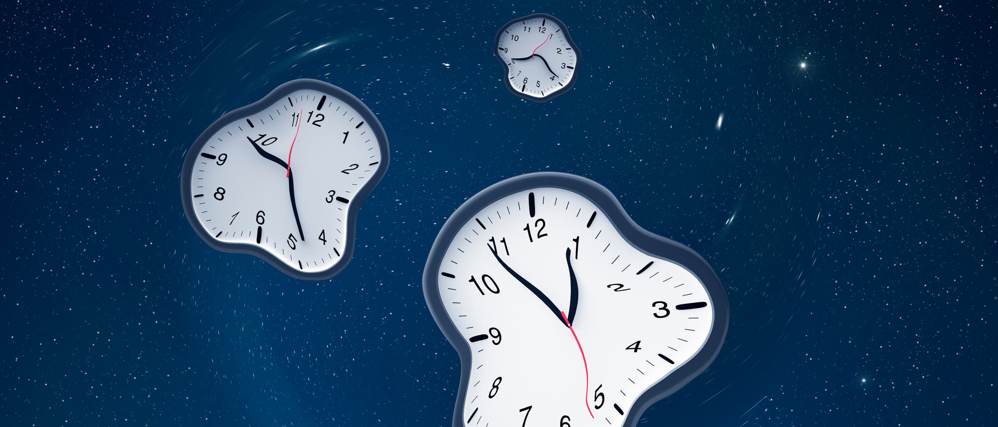 Eine k&uuml;nstlerische Darstellung von drei verzerrten Uhren, die im Weltraum schweben. Die Uhren haben geschmolzene, flie&szlig;ende Formen, die an die Relativit&auml;t von Zeit erinnern. Der Hintergrund zeigt einen sternen&uuml;bers&auml;ten Nachthimmel, der ein Gef&uuml;hl von Unendlichkeit und Zeitlosigkeit vermittelt.