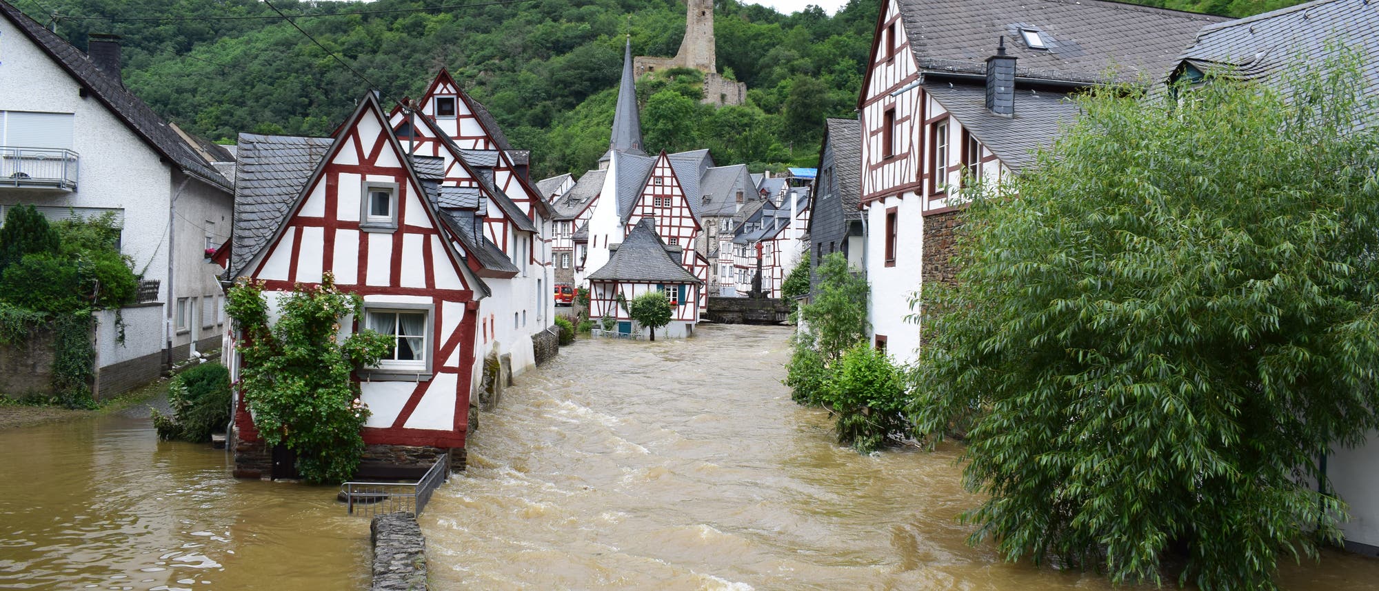 Dorfzentrum von Monreal im Elz-Hochwasser, Juli 2021 