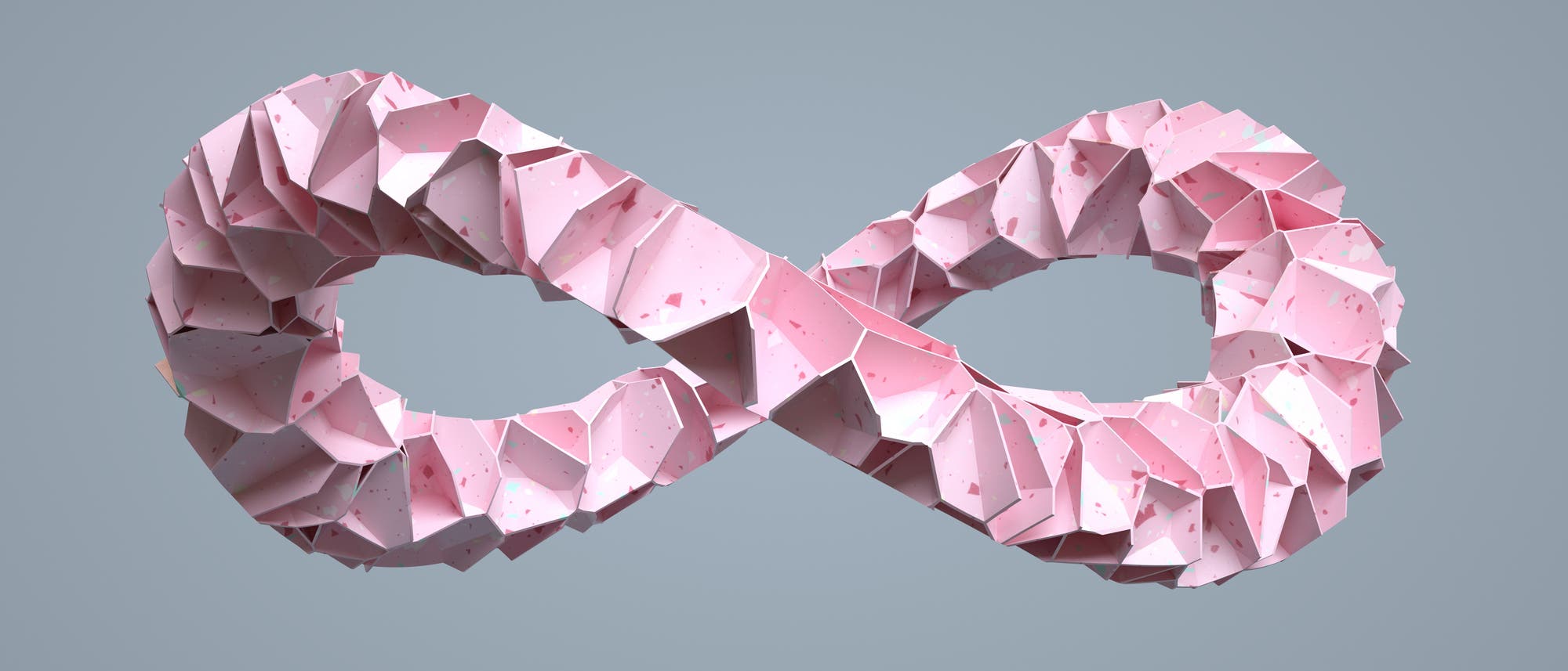 Eine 3-D-Darstellung eines Möbiusbands in Form eines Unendlichkeitszeichens. Die Oberfläche besteht aus unregelmäßigen, facettenartigen Strukturen in Rosa- und Weißtönen. Der Hintergrund ist einfarbig grau, was den Fokus auf die geometrische Form lenkt.
