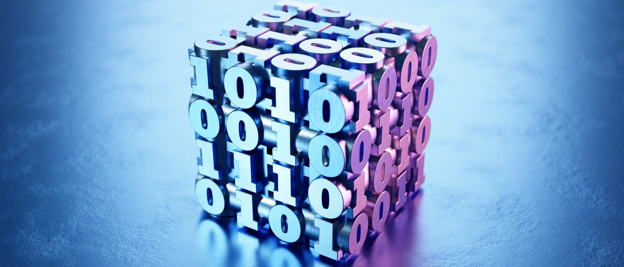 Ein Würfel aus metallischen Zahlen, die die Binärzahlen 0 und 1 darstellen, steht auf einer glatten, bläulich beleuchteten Oberfläche. Die Zahlen sind in Reihen und Spalten angeordnet, was an digitale Daten oder Computertechnologie erinnert. Der Würfel ist in einem sanften Licht aus Blau- und Lilatönen getaucht, was eine futuristische und technologische Atmosphäre schafft. Ein Würfel aus metallischen Zahlen, die die Binärzahlen 0 und 1 darstellen, steht auf einer glatten, bläulich beleuchteten Oberfläche. Die Zahlen sind in Reihen und Spalten angeordnet, was an digitale Daten oder Computertechnologie erinnert. Der Würfel ist in einem sanften Licht aus Blau- und Lilatönen getaucht, was eine futuristische und technologische Atmosphäre schafft.