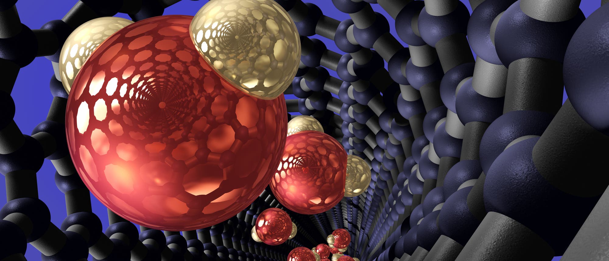 3D-Darstellung eines Nanoröhrchens mit kugelförmigen Molekülen im Inneren. Die Struktur des Röhrchens besteht aus miteinander verbundenen, dunklen Kugeln, die eine röhrenförmige Anordnung bilden. Innerhalb des Röhrchens befinden sich große, rote Kugeln mit goldenen Kappen, die kleinere, ähnliche Strukturen in der Ferne begleiten. Der Hintergrund ist blau, was den Kontrast zur komplexen molekularen Struktur verstärkt.