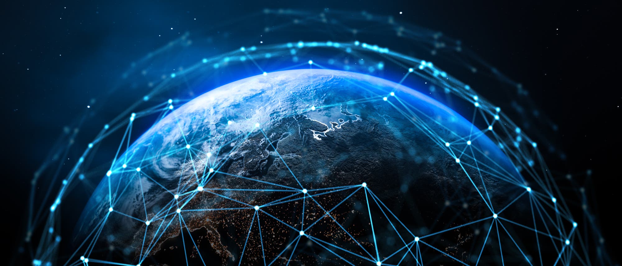 Darstellung der Erde aus dem Weltraum mit einem Netzwerk aus leuchtenden Linien und Knotenpunkten, die die globale digitale Vernetzung symbolisieren. Die Erdoberfläche ist teilweise von Wolken bedeckt, und die Kontinente sind sichtbar. Der Hintergrund ist ein dunkler Weltraum mit vereinzelten Sternen. Schlüsselwörter: Erde, Weltraum, Netzwerk, digitale Vernetzung, Technologie. Darstellung der Erde aus dem Weltraum mit einem Netzwerk aus leuchtenden Linien und Knotenpunkten, die die globale digitale Vernetzung symbolisieren. Die Erdoberfläche ist teilweise von Wolken bedeckt, und die Kontinente sind sichtbar. Der Hintergrund ist ein dunkler Weltraum mit vereinzelten Sternen. Schlüsselwörter: Erde, Weltraum, Netzwerk, digitale Vernetzung, Technologie.