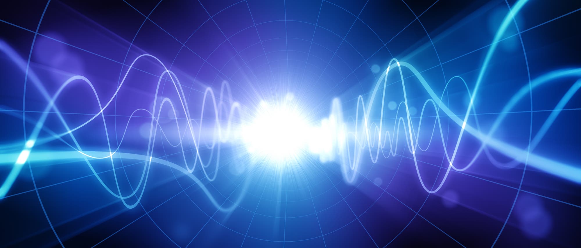 Wellenförmige Linien erstrecken sich aus einem blauen, radialsymmetrischen Gitter. In der Mitte des Bildes befindet sich ein heller Lichtpunkt.