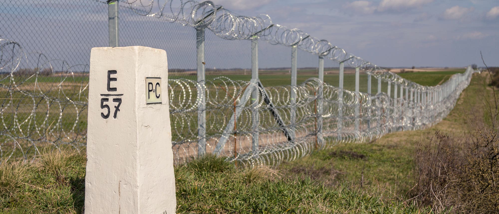 Grenzzäune wie dieser zwischen Serbien und Ungarn werden wieder vielerorts in Europa errichtet.