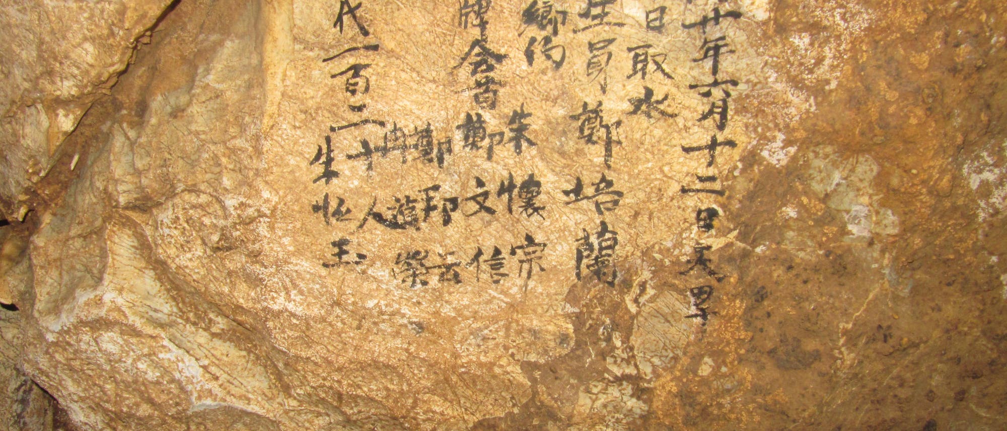 Historische Schrift in einer Chinesischen Höhle beschreibt eine Dürre
