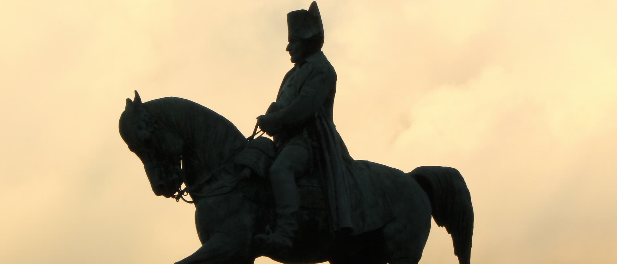 Napoleon auf seinem Pferd (Statue in Laffray)