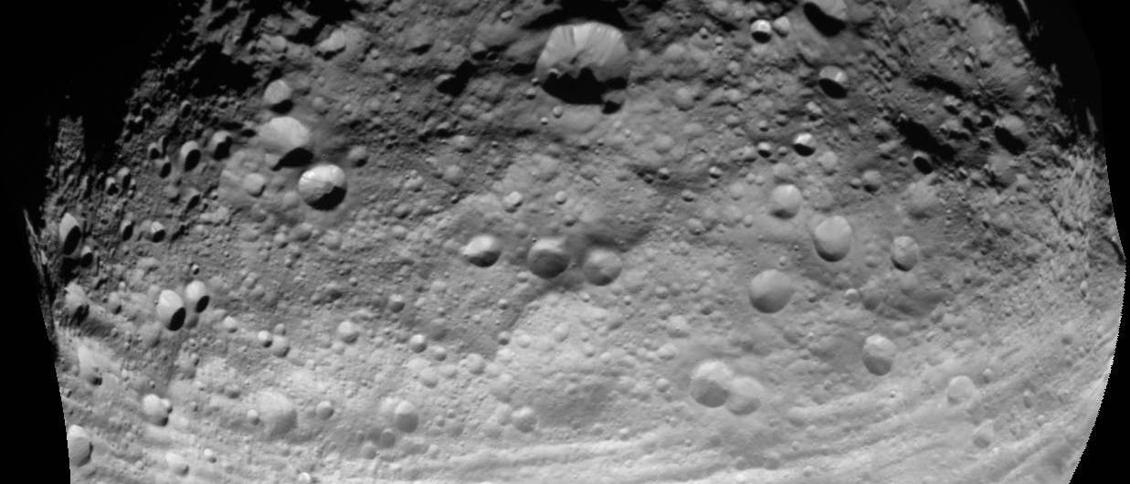 Die Oberfläche von Vesta