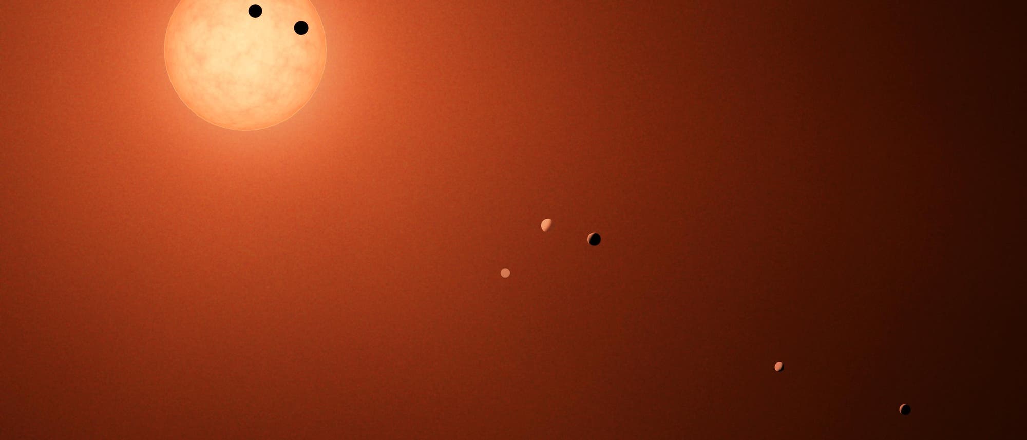 Künstlerische Darstellung: Sieben Planeten hat der Rote Zwergstern Trappist-1 zu bieten. Ihre Massen und ihre Größen sind bekannt. Gibt es auf einem oder mehreren vielleicht flüssiges Wasser oder gar Leben? Mit dem James Webb Space Telescope können Forschende die Atmosphären der Exoplaneten untersuchen. Nun zeigt sich: Der innerste Planet des Systems, Trappist-1 b, hat keine Atmosphäre. 