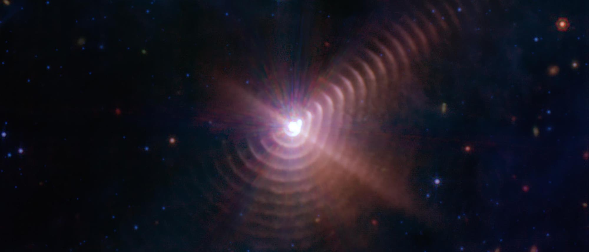 Das Doppelsternsystem Wolf-Rayet 140 erzeugt Staubringe