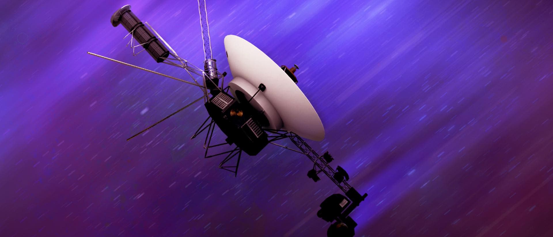 Eine Raumsonde mit einer großen, weißen Parabolantenne und mehreren Instrumentenarmen schwebt im Weltraum vor einem Hintergrund aus violetten und blauen Lichtstreifen. Die Szene vermittelt ein Gefühl von Geschwindigkeit und Bewegung durch den Kosmos. Eine Raumsonde mit einer großen, weißen Parabolantenne und mehreren Instrumentenarmen schwebt im Weltraum vor einem Hintergrund aus violetten und blauen Lichtstreifen. Die Szene vermittelt ein Gefühl von Geschwindigkeit und Bewegung durch den Kosmos.
