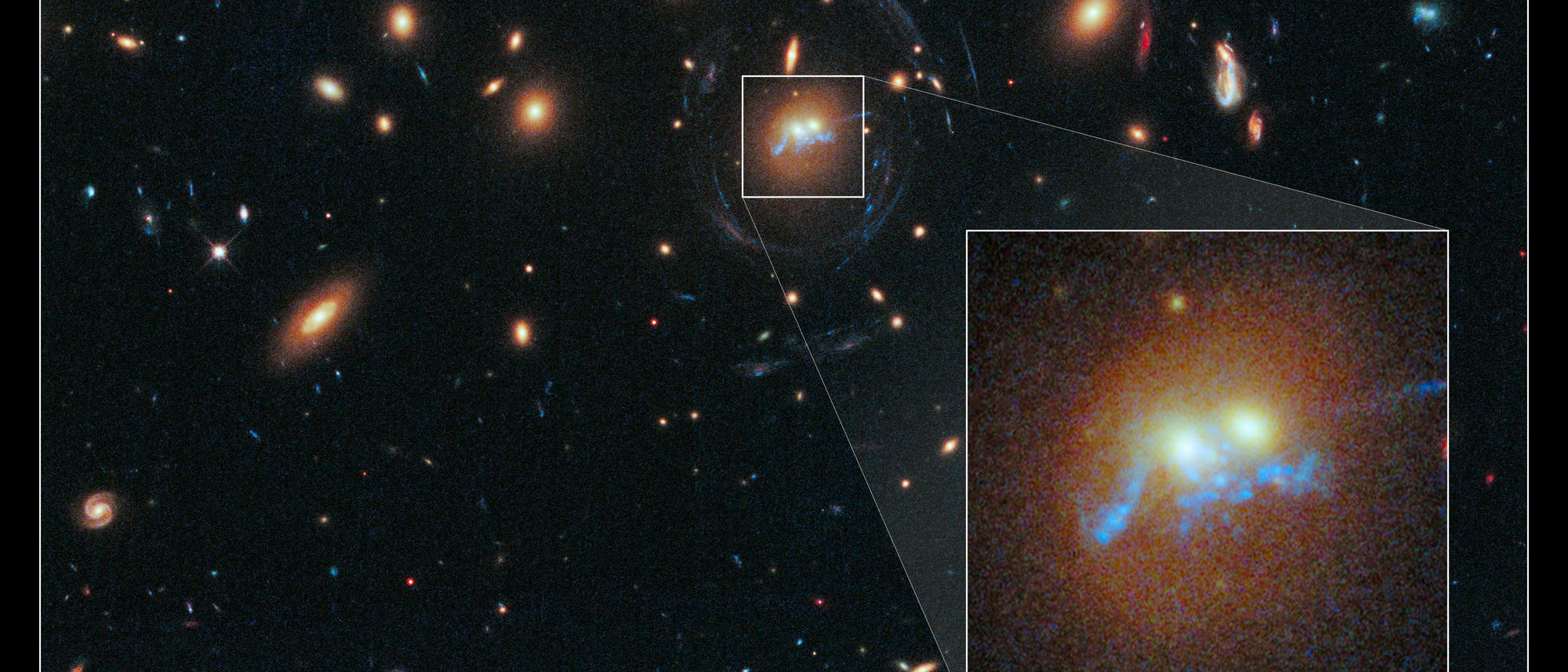 Zwei verschmelzende Galaxien im Galaxienhaufen SDSS J1531+3414 im Sternbild Nördliche Krone. Aufnahme des Weltraumteleskops Hubble.