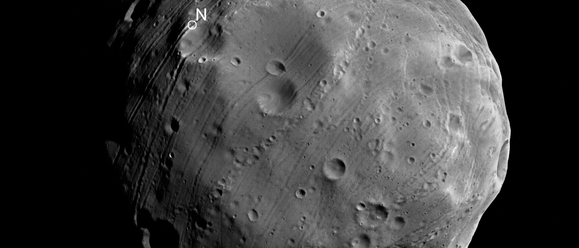 Blick auf den Nordpol des Marsmonds Phobos