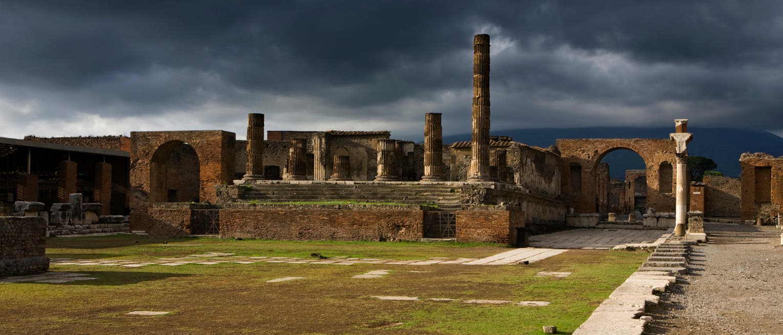 Düstere Wolken über Pompeji