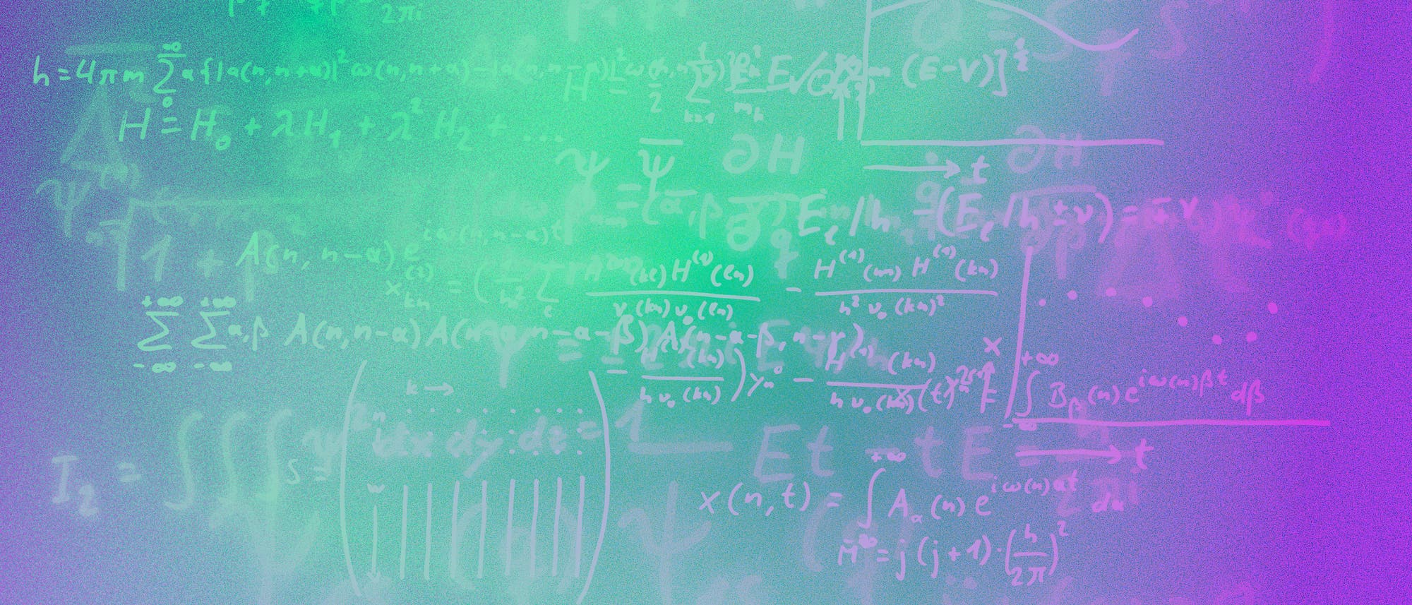 Eine Tafel mit komplexen mathematischen Formeln und Gleichungen, die in Grün und Lila leuchten. Die Gleichungen umfassen verschiedene mathematische Symbole und Operatoren aus der Quantenmechanik.