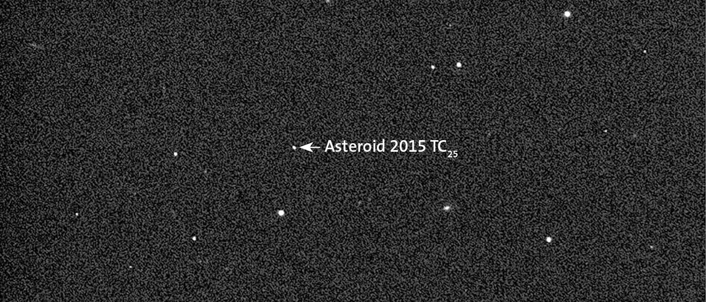 Der nur zwei Meter große Asteroid 2015 TC25 kam während seines Vorbeiflugs am 12. Oktober 2015 der Erde näher als unser Mond.
