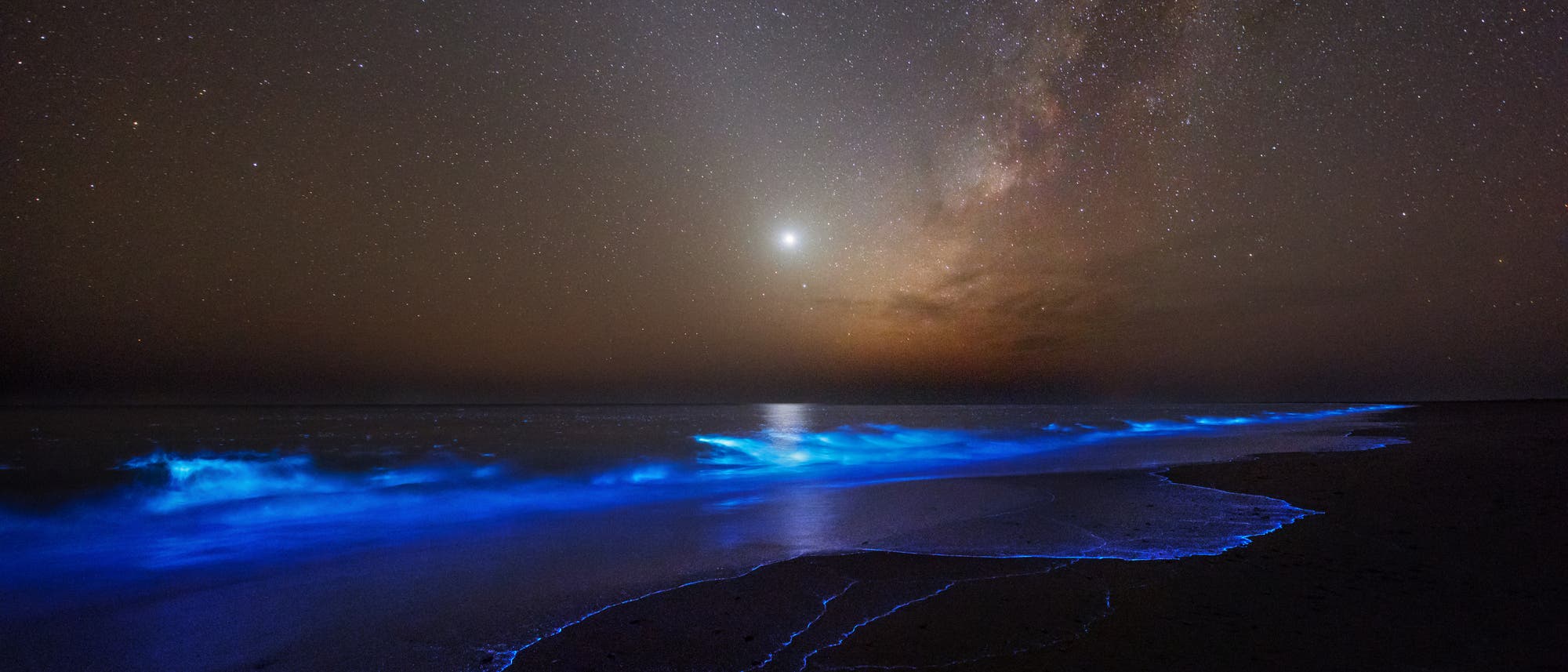 Venus und die Milchstraße über dem Golf von Oman