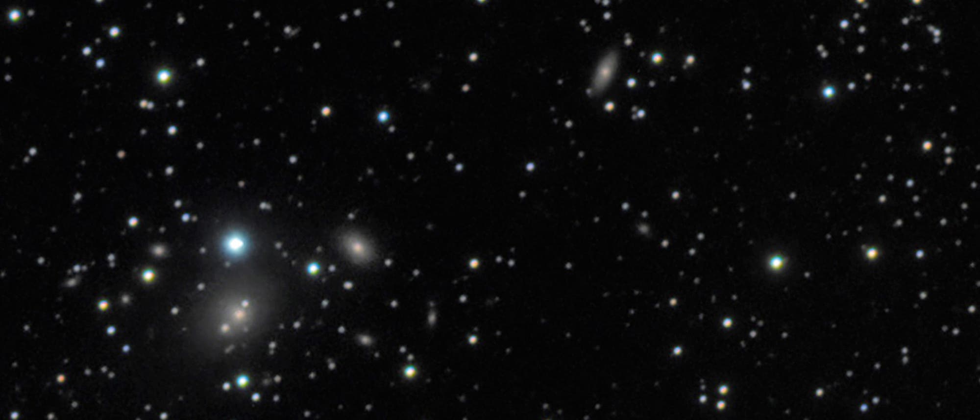 Radiogalaxien erscheinen unspektakulär, doch zeigen sie bei näherer Betrachtung außergewöhnliche Eigenschaften.