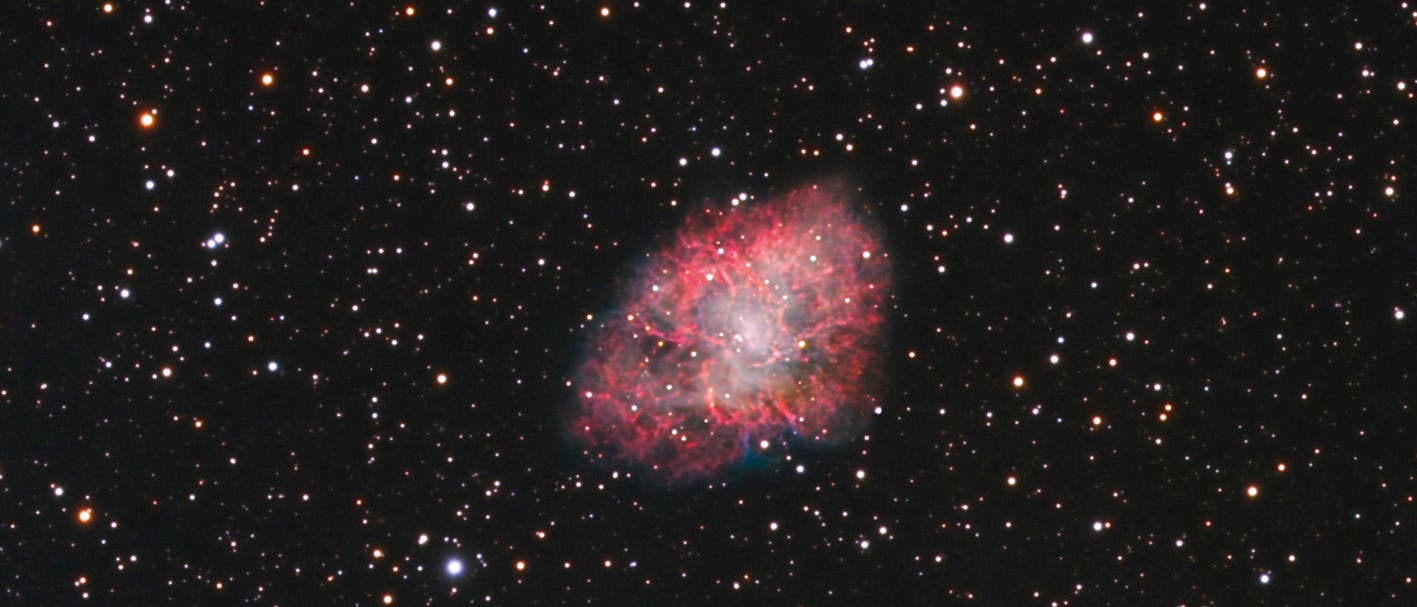 Der Krebsnebel im Stier ist der Überrest eines massereichen Sterns, der vor rund 1000 Jahren als Supernova explodierte.