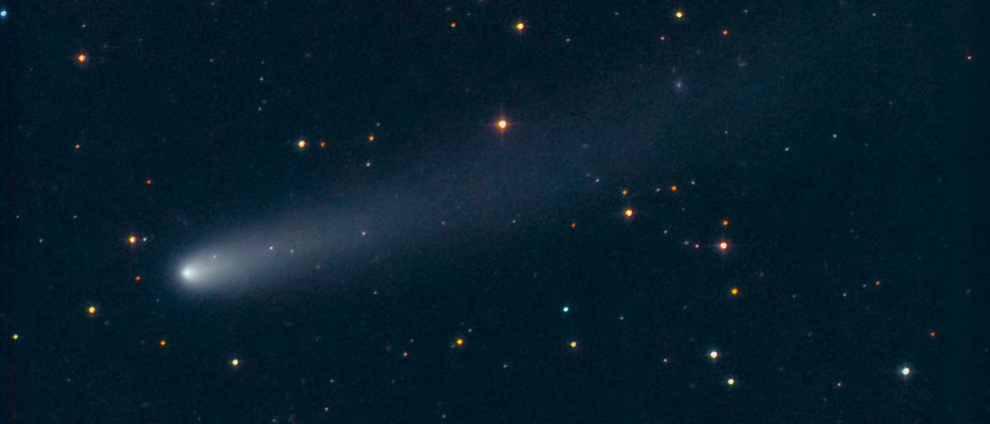 Komet 43P mit sichtbarem Schweif