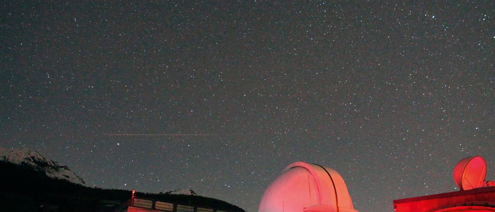 Auf der Beobachtungsplattform des "Osservatorio Astronomico della Regione Autonoma Valle d’Aosta" OAVdA im Aosta-Tal standen des Nachts mehrere Zehn-Zoll-Teleskope für die Beobachtung von Himmelsobjekten bereit.