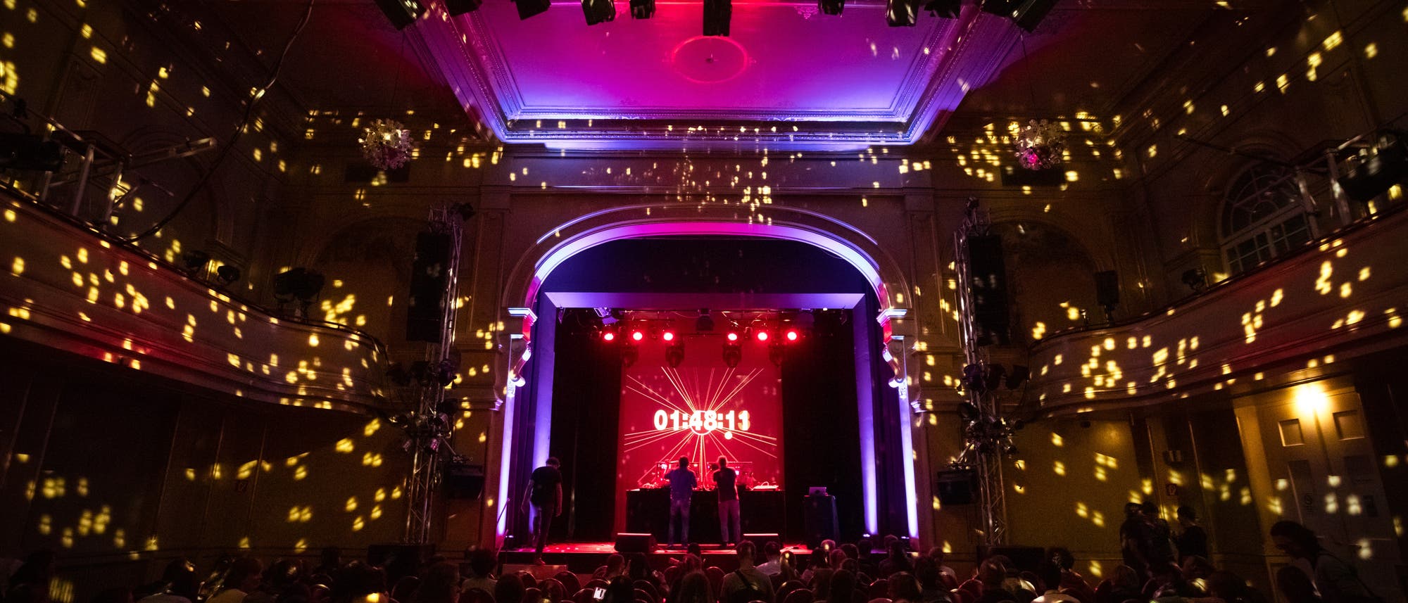 Science Notes B&uuml;hne