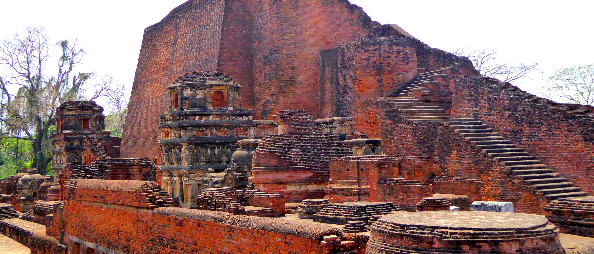 Der Legende nach enthielt ein "Stupa" von Nalanda Reliquien eines wichtigen Schülers des Buddha. Möglicherweise bildete der Stupa den Kern dieses Tempels Nr. 3.